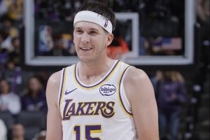 媒体人：小里杀神附体得分助攻一把抓 狼队防其挡拆缺乏应变强度