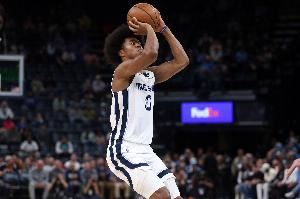 手感冰冷!韦尔斯10投仅2中&三分5中1得5分4板2断 正负值-27