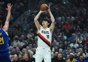 8分13板!媒体人:杨瀚森发展联盟第一场 找节奏找感觉找自信