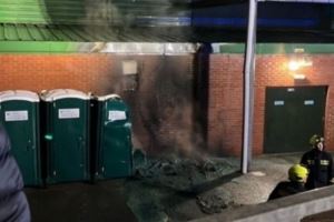 普利茅斯主场外发生大火已被扑灭,消防部门认为火灾系人为纵火